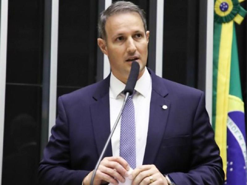 Moraes autoriza visita de Derrite a Bolsonaro na Papudinha